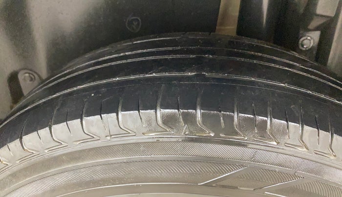 2017 Maruti Swift VXI O, Petrol, Manual, 95,163 km, Left Rear Tyre Tread