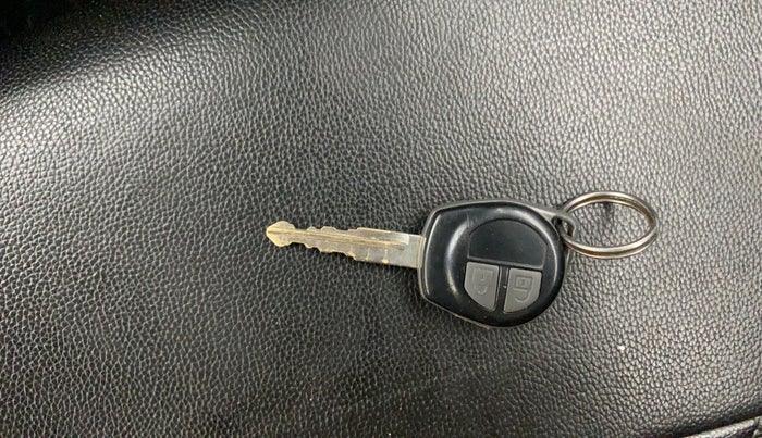 2017 Maruti Swift VXI O, Petrol, Manual, 95,163 km, Key Close Up