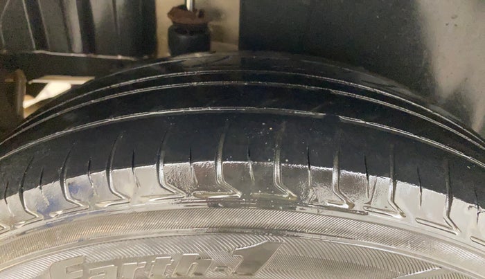 2017 Maruti Swift VXI O, Petrol, Manual, 95,163 km, Right Rear Tyre Tread