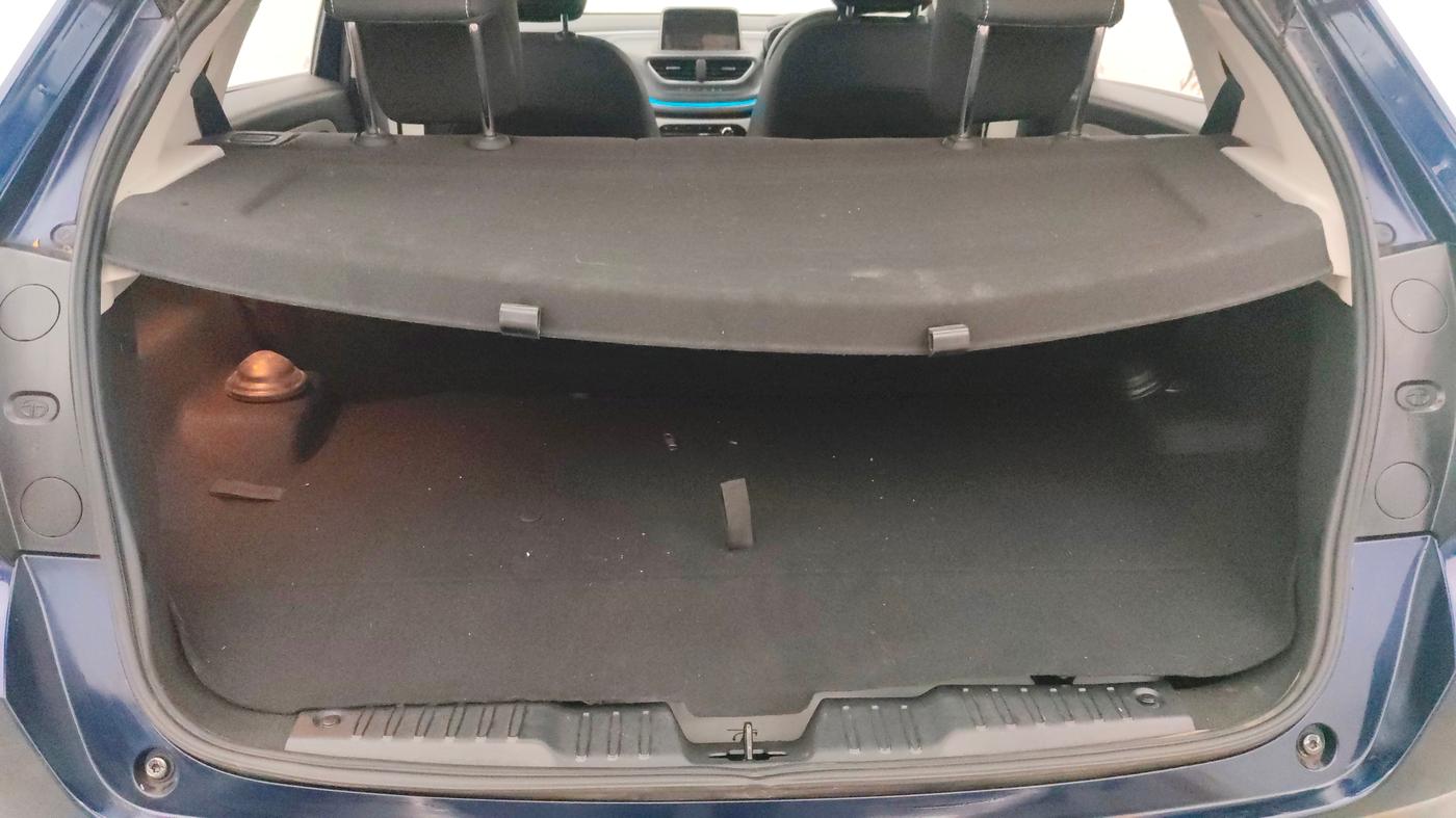2024 Tata ALTROZ XZ PLUS O SUNROOF CNG, CNG, Manual, 16,365 km, Boot Inside