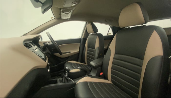 2016 Hyundai Elite i20 ASTA 1.4 CRDI (O), Diesel, Manual, 31,353 km, Right Side Front Door Cabin