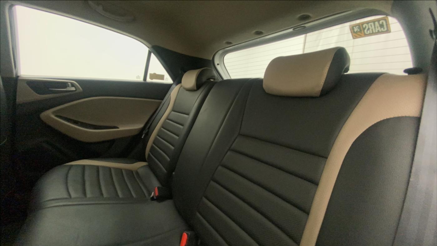 2016 Hyundai Elite i20 ASTA 1.4 CRDI (O), Diesel, Manual, 31,353 km, Right Side Rear Door Cabin
