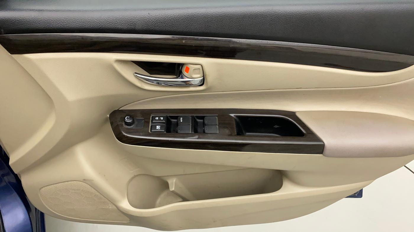 2017 Maruti Ciaz DELTA 1.4 MT PETROL, Petrol, Manual, 1,21,790 km, Driver Side Door Panels Control