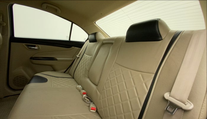 2017 Maruti Ciaz DELTA 1.4 MT PETROL, Petrol, Manual, 1,21,790 km, Right Side Rear Door Cabin