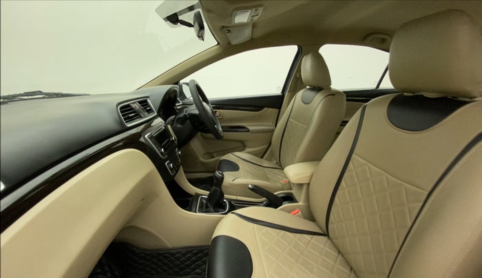 2017 Maruti Ciaz DELTA 1.4 MT PETROL, Petrol, Manual, 1,21,790 km, Right Side Front Door Cabin
