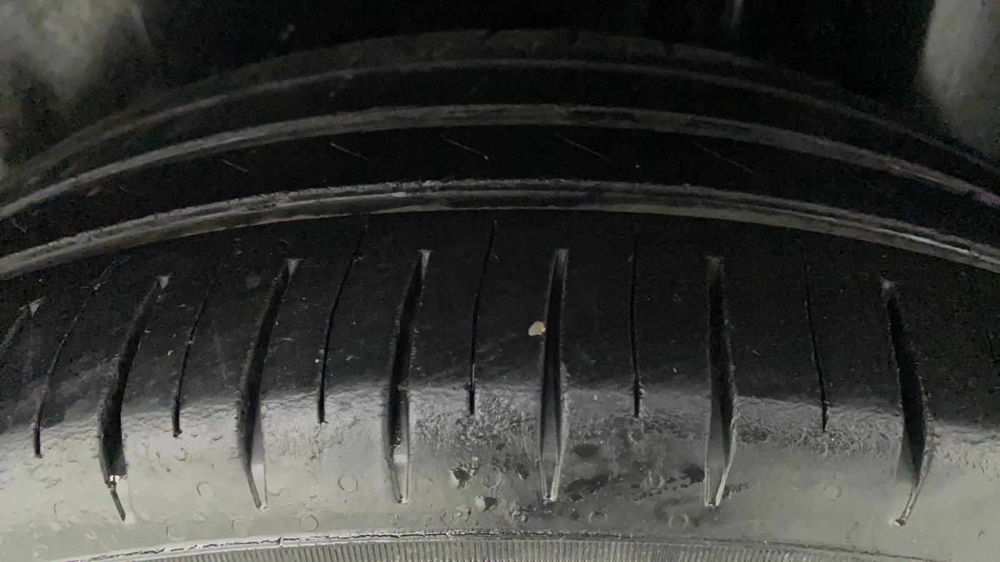 2017 Maruti Ciaz DELTA 1.4 MT PETROL, Petrol, Manual, 1,21,790 km, Left Rear Tyre Tread