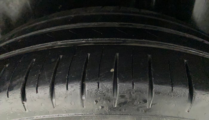 2017 Maruti Ciaz DELTA 1.4 MT PETROL, Petrol, Manual, 1,21,790 km, Left Rear Tyre Tread