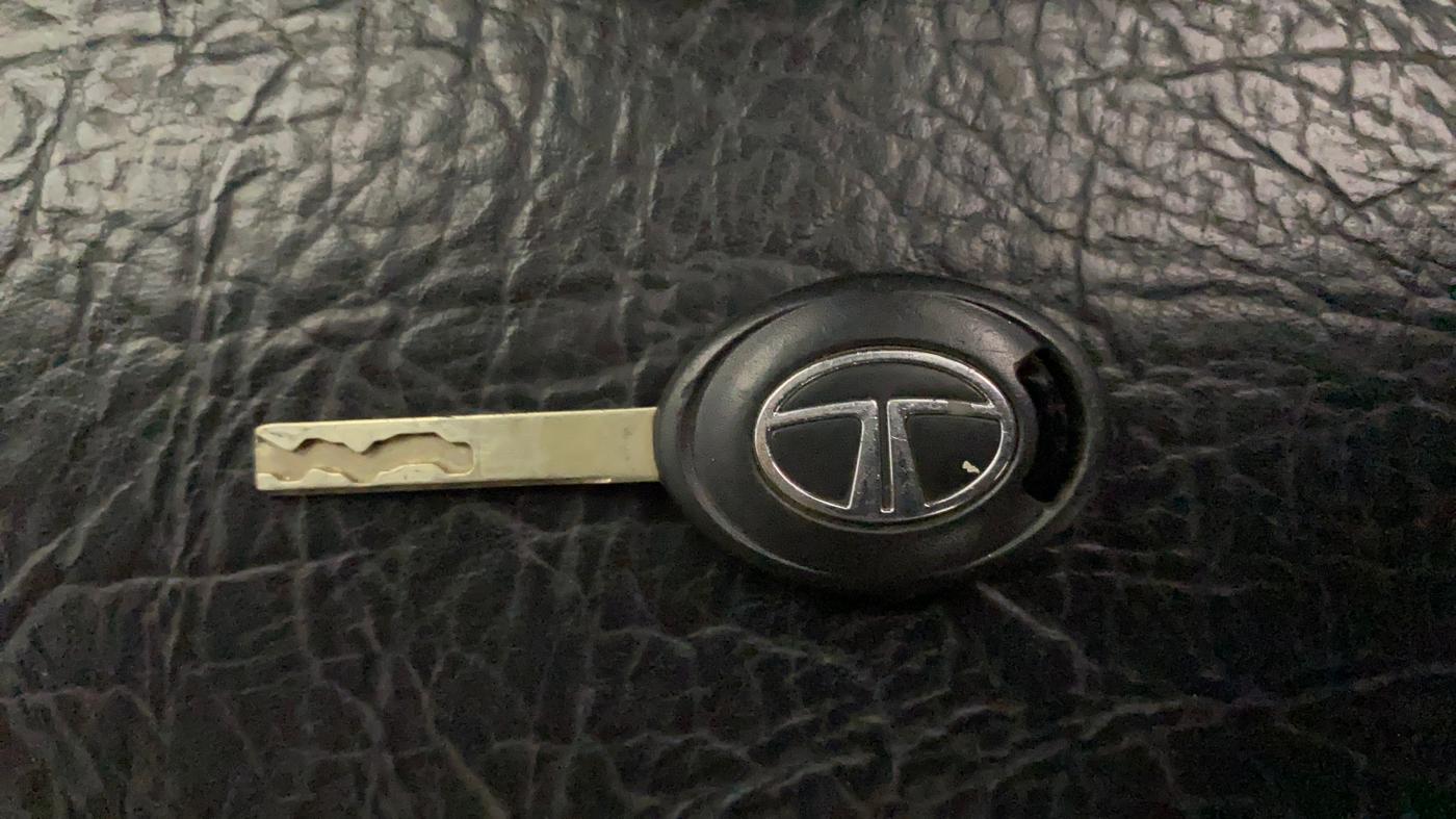 2019 Tata TIGOR XE PETROL, Petrol, Manual, 1,31,789 km, Key Close Up