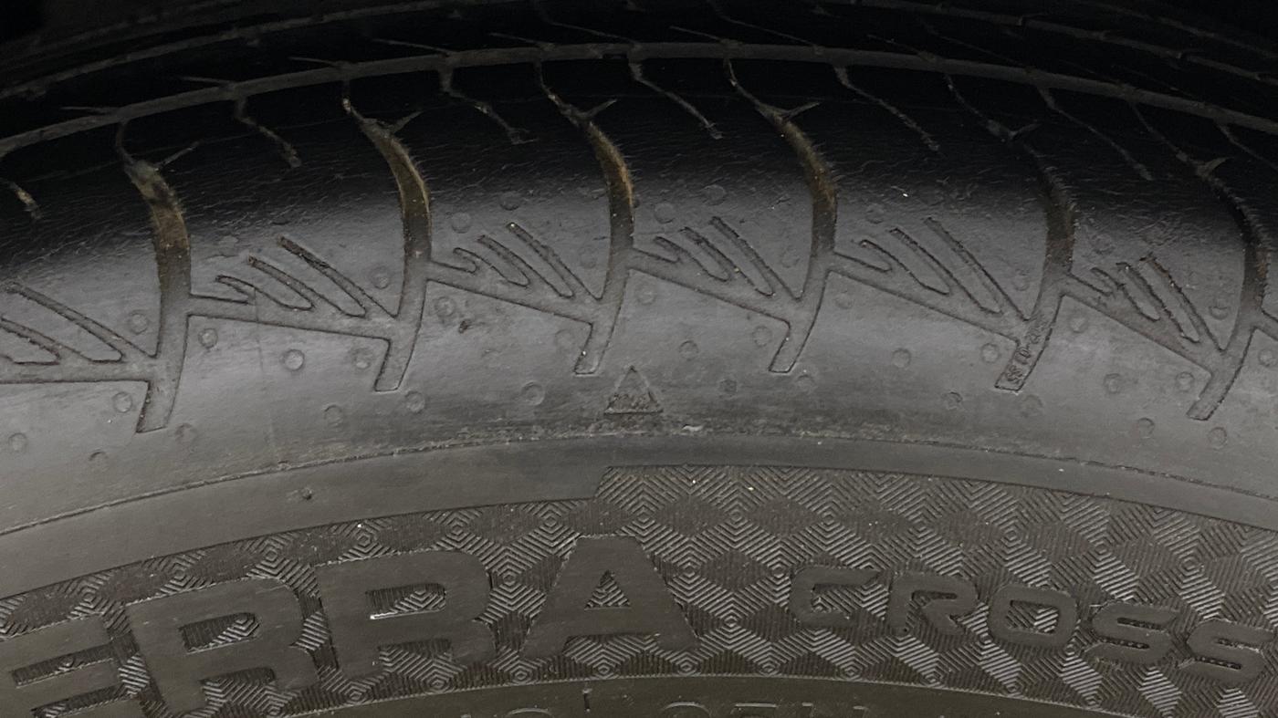 2022 Hyundai ALCAZAR 2.0 SIGNATURE (O) AT 7STR, Petrol, Automatic, 40,730 km, Right Rear Tyre Tread