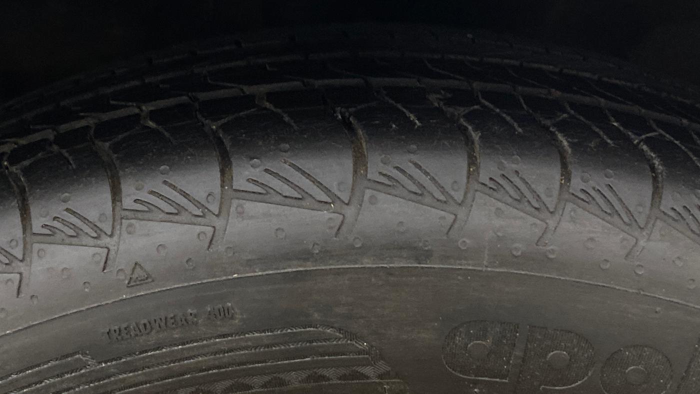 2022 Hyundai ALCAZAR 2.0 SIGNATURE (O) AT 7STR, Petrol, Automatic, 40,730 km, Right Front Tyre Tread