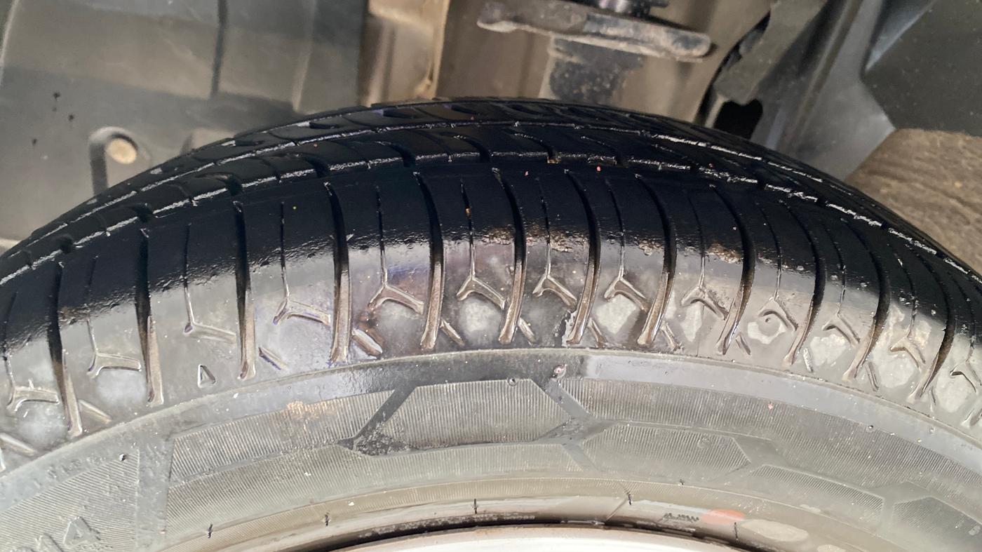 2019 Renault TRIBER RXL MT, Petrol, Manual, 75,425 km, Left Front Tyre Tread