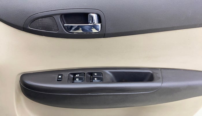2012 Hyundai i20 MAGNA 1.2, Petrol, Manual, 77,947 km, Driver Side Door Panels Control