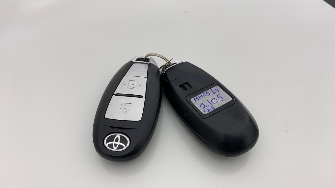 2022 Toyota URBAN CRUISER PREMIUM GRADE AT, Petrol, Automatic, 34,033 km, Key Close Up