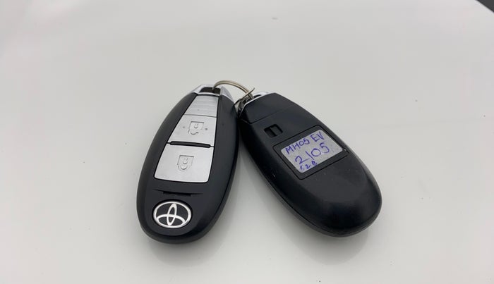 2022 Toyota URBAN CRUISER PREMIUM GRADE AT, Petrol, Automatic, 34,033 km, Key Close Up