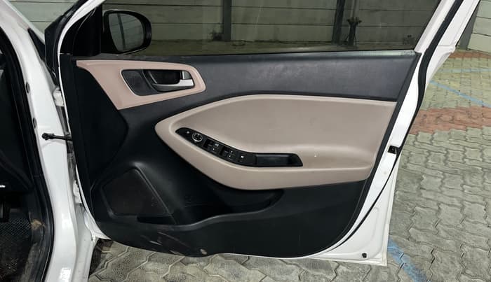 2017 Hyundai Elite i20 ASTA 1.2, Petrol, Manual, 99,552 km, Driver Side Door Panels Control
