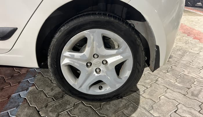 2017 Hyundai Elite i20 ASTA 1.2, Petrol, Manual, 99,552 km, Left Rear Tyre Tread