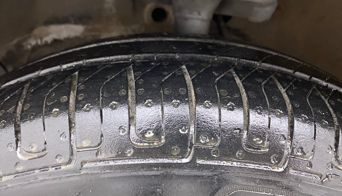 2016 Maruti Ritz LDI, Diesel, Manual, 88,285 km, Left Front Tyre Tread
