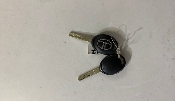 2023 Tata PUNCH PURE MT, Petrol, Manual, 57,074 km, Key Close Up