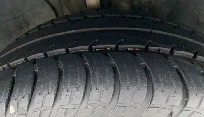 2016 Skoda Octavia 2.0 TDI STYLE PLUS AT, Diesel, Automatic, 96,455 km, Right Front Tyre Tread