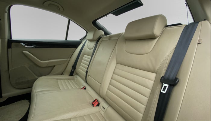 2016 Skoda Octavia 2.0 TDI STYLE PLUS AT, Diesel, Automatic, 96,455 km, Right Side Rear Door Cabin