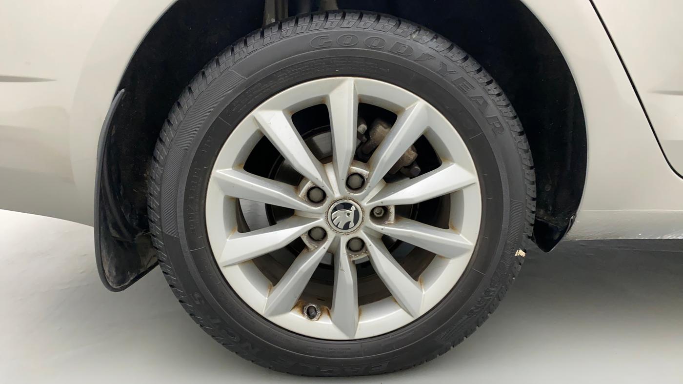 2016 Skoda Octavia 2.0 TDI STYLE PLUS AT, Diesel, Automatic, 96,455 km, Right Front Wheel