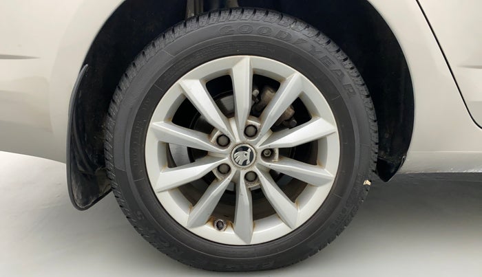 2016 Skoda Octavia 2.0 TDI STYLE PLUS AT, Diesel, Automatic, 96,455 km, Right Front Wheel