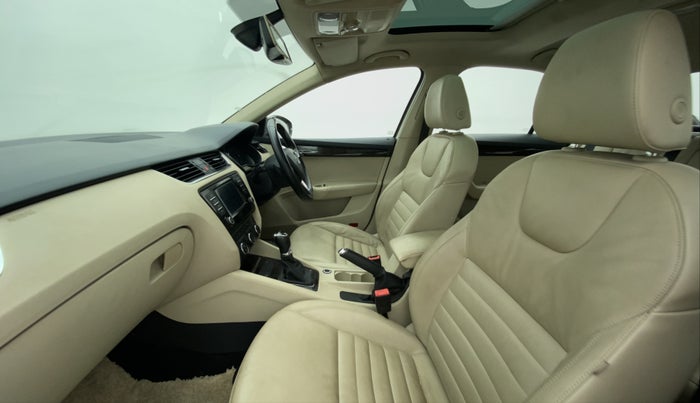 2016 Skoda Octavia 2.0 TDI STYLE PLUS AT, Diesel, Automatic, 96,455 km, Right Side Front Door Cabin