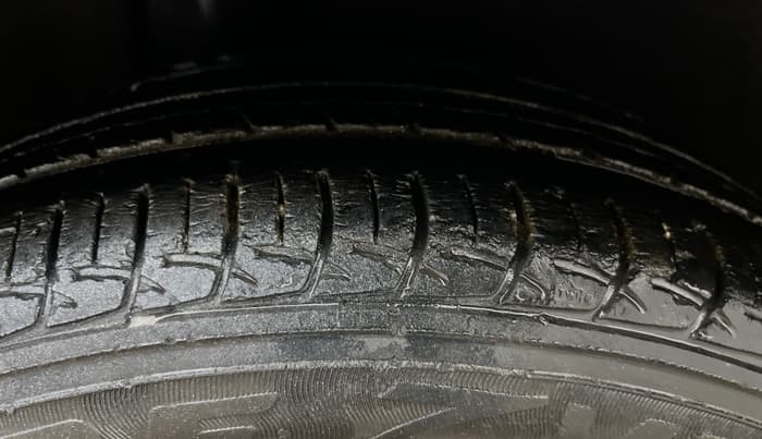 2016 Maruti Baleno DELTA PETROL 1.2, Petrol, Manual, 55,704 km, Right Rear Tyre Tread