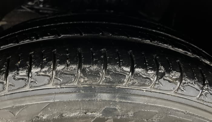2016 Maruti Baleno DELTA PETROL 1.2, Petrol, Manual, 55,704 km, Left Front Tyre Tread