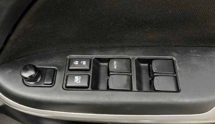 2016 Maruti Baleno DELTA PETROL 1.2, Petrol, Manual, 55,704 km, Driver Side Door Panels Control