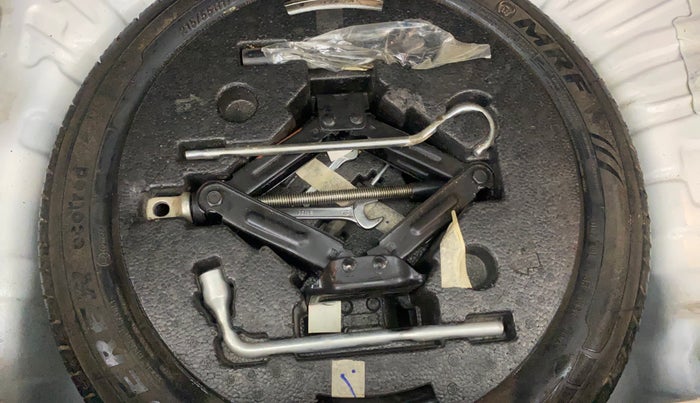 2020 Mahindra XUV300 W8 (O) 1.2 PETROL, Petrol, Manual, 96,681 km, Spare Tyre