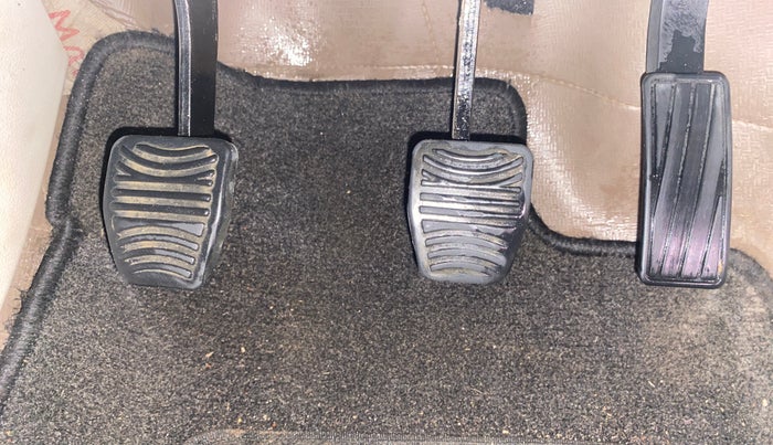 2020 Mahindra XUV300 W8 (O) 1.2 PETROL, Petrol, Manual, 96,681 km, Pedals