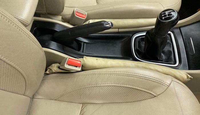 2017 Maruti Ciaz ALPHA DIESEL 1.3, Diesel, Manual, 79,751 km, Gear Lever