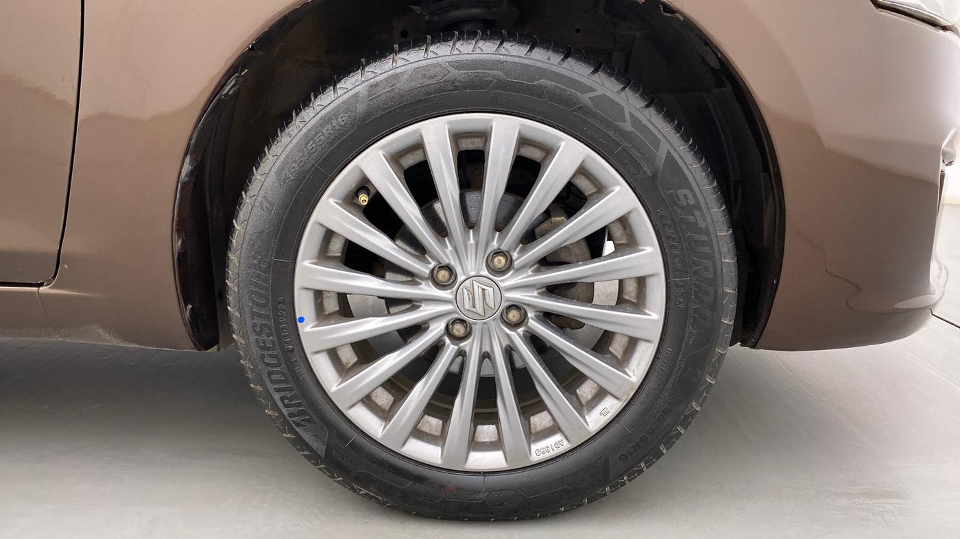 2017 Maruti Ciaz ALPHA DIESEL 1.3, Diesel, Manual, 79,751 km, Right Front Wheel