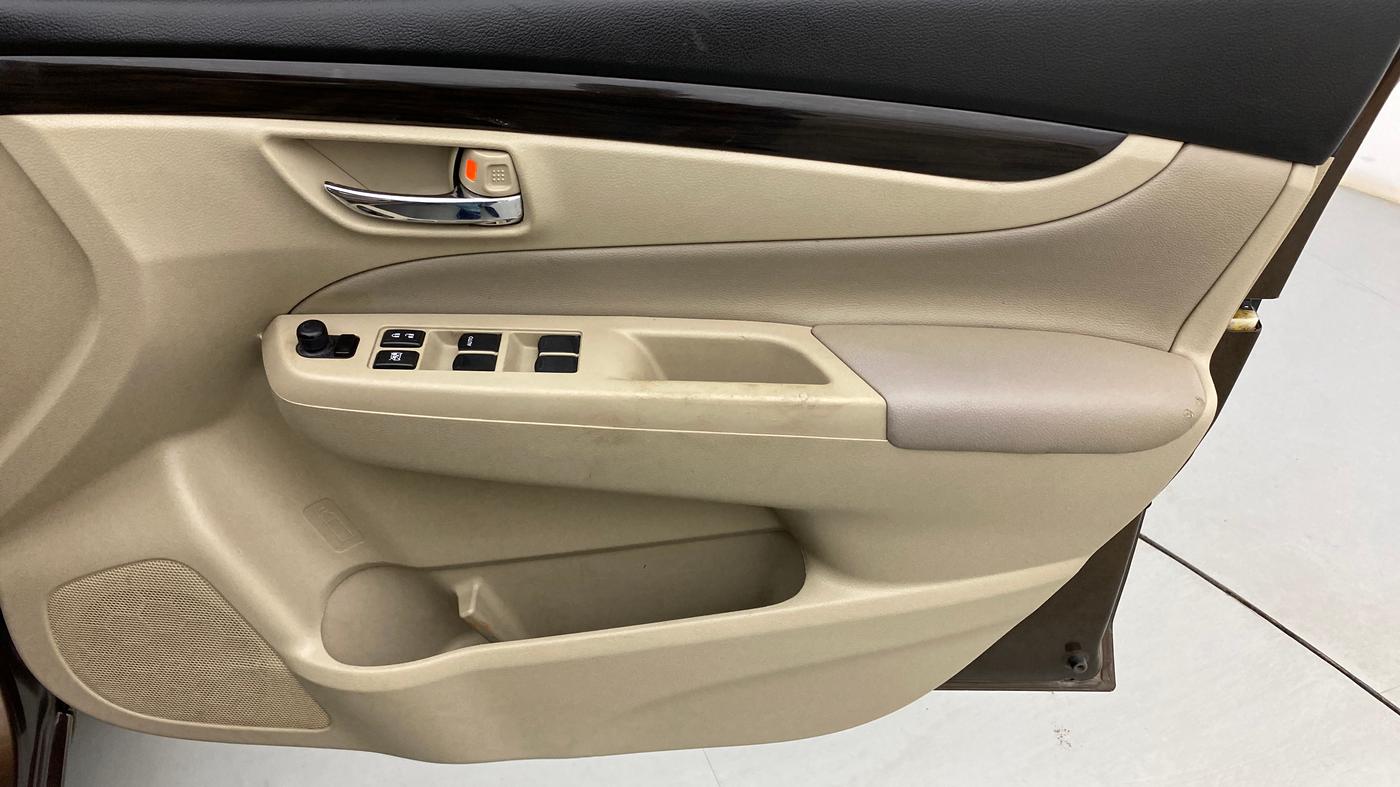 2017 Maruti Ciaz ALPHA DIESEL 1.3, Diesel, Manual, 79,751 km, Driver Side Door Panels Control