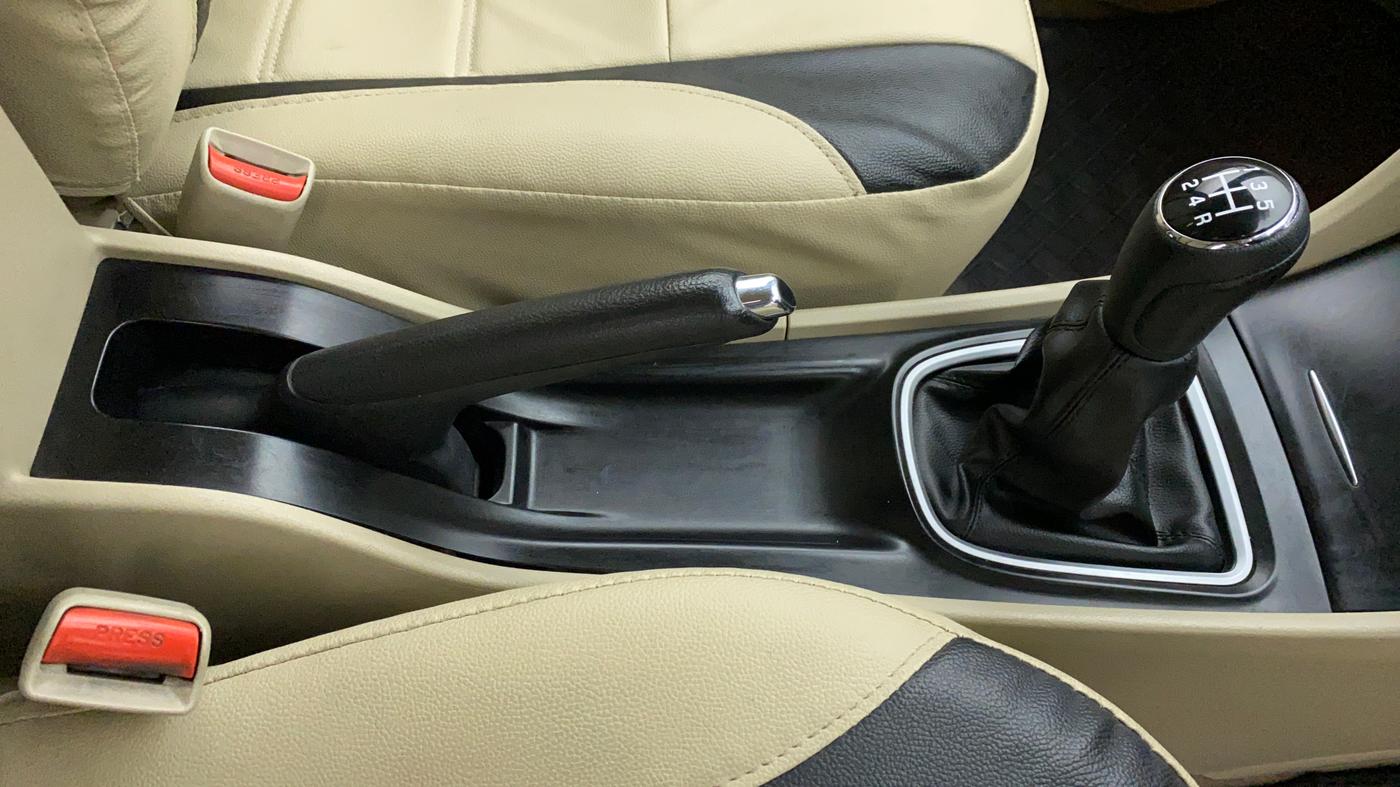 2016 Maruti Ciaz ZDI+ SHVS, Diesel, Manual, 1,68,380 km, Gear Lever