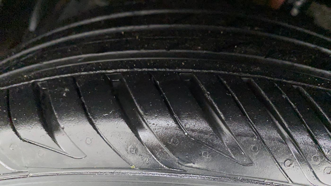 2016 Maruti Ciaz ZDI+ SHVS, Diesel, Manual, 1,68,380 km, Left Front Tyre Tread