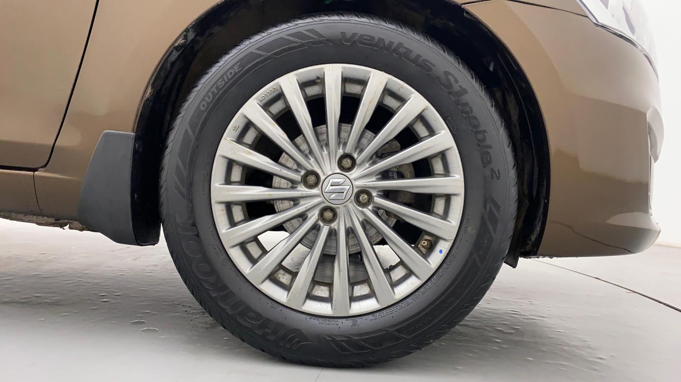 2016 Maruti Ciaz ZDI+ SHVS, Diesel, Manual, 1,68,380 km, Right Front Wheel
