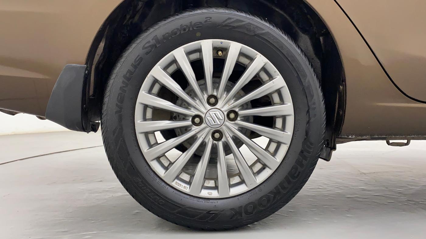 2016 Maruti Ciaz ZDI+ SHVS, Diesel, Manual, 1,68,380 km, Right Rear Wheel
