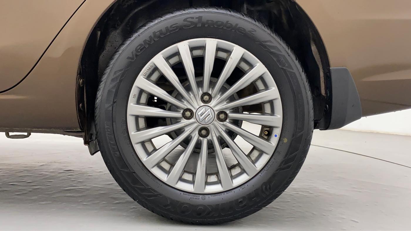 2016 Maruti Ciaz ZDI+ SHVS, Diesel, Manual, 1,68,380 km, Left Rear Wheel