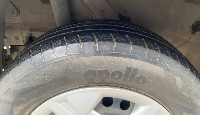 2020 Hyundai VENUE S 1.2, Petrol, Manual, 29,129 km, Right Rear Tyre Tread