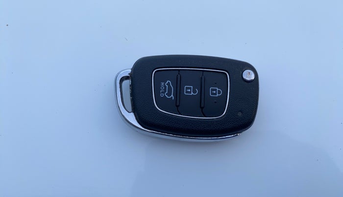 2020 Hyundai VENUE S 1.2, Petrol, Manual, 29,129 km, Key Close Up