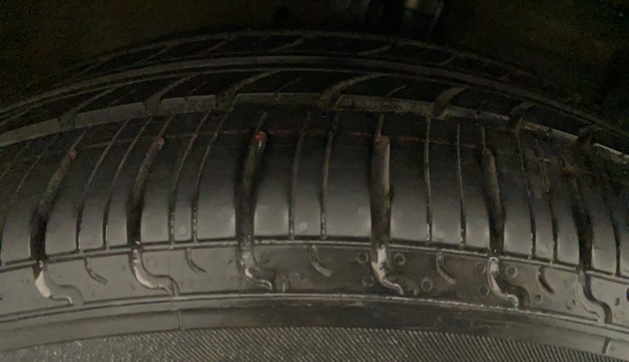 2014 Maruti Ertiga VXI CNG, CNG, Manual, 93,458 km, Right Rear Tyre Tread