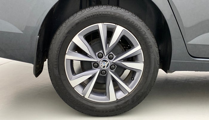 2022 Skoda SLAVIA STYLE 1.0 TSI AT, Petrol, Automatic, 22,496 km, Right Rear Wheel