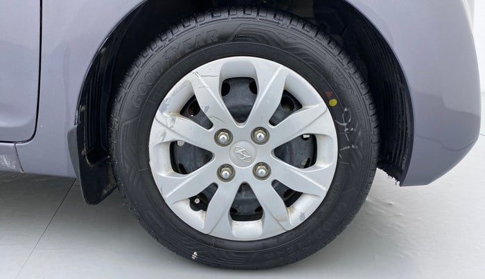 2015 Hyundai Eon MAGNA PLUS, Petrol, Manual, 40,766 km, Right Front Wheel