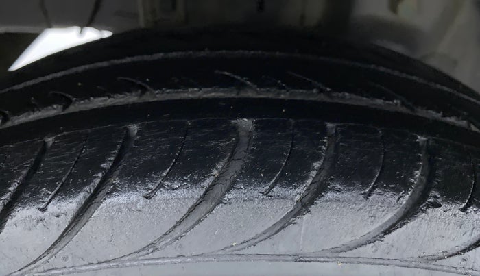 2015 Hyundai Eon MAGNA PLUS, Petrol, Manual, 40,766 km, Right Rear Tyre Tread