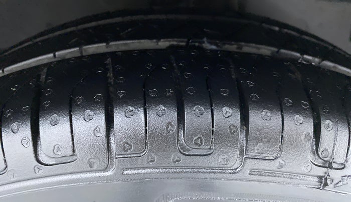 2015 Hyundai Eon MAGNA PLUS, Petrol, Manual, 40,766 km, Right Front Tyre Tread