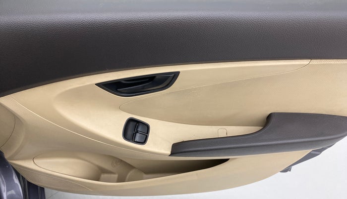 2015 Hyundai Eon MAGNA PLUS, Petrol, Manual, 40,766 km, Driver Side Door Panels Control