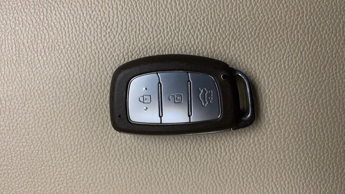2020 Hyundai AURA SX 1.2 (O), Petrol, Manual, 12,215 km, Key Close Up