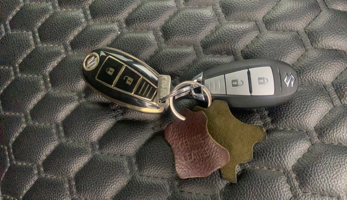 2018 Maruti Baleno ZETA PETROL 1.2, Petrol, Manual, 49,896 km, Key Close Up